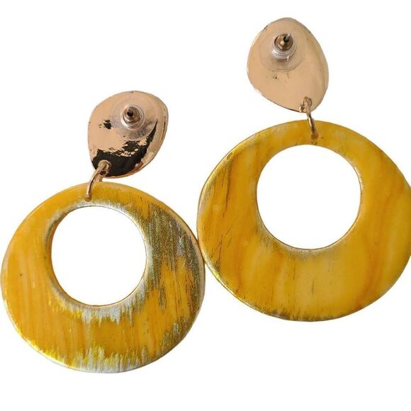 Fashion Jewelry Pierced Gold Tone Drop Hoop Earrings in Yellow Golden Color - Picture 9 of 9